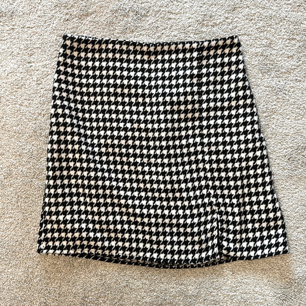 Old Navy Black & White Houndstooth High-Waist Mini Skirt